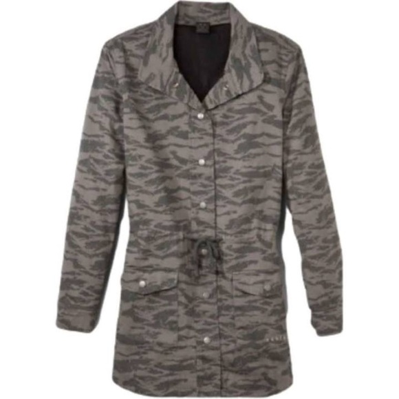 Oakley Tail Wind Jacket in Grey Camo - Picture 1 of 13